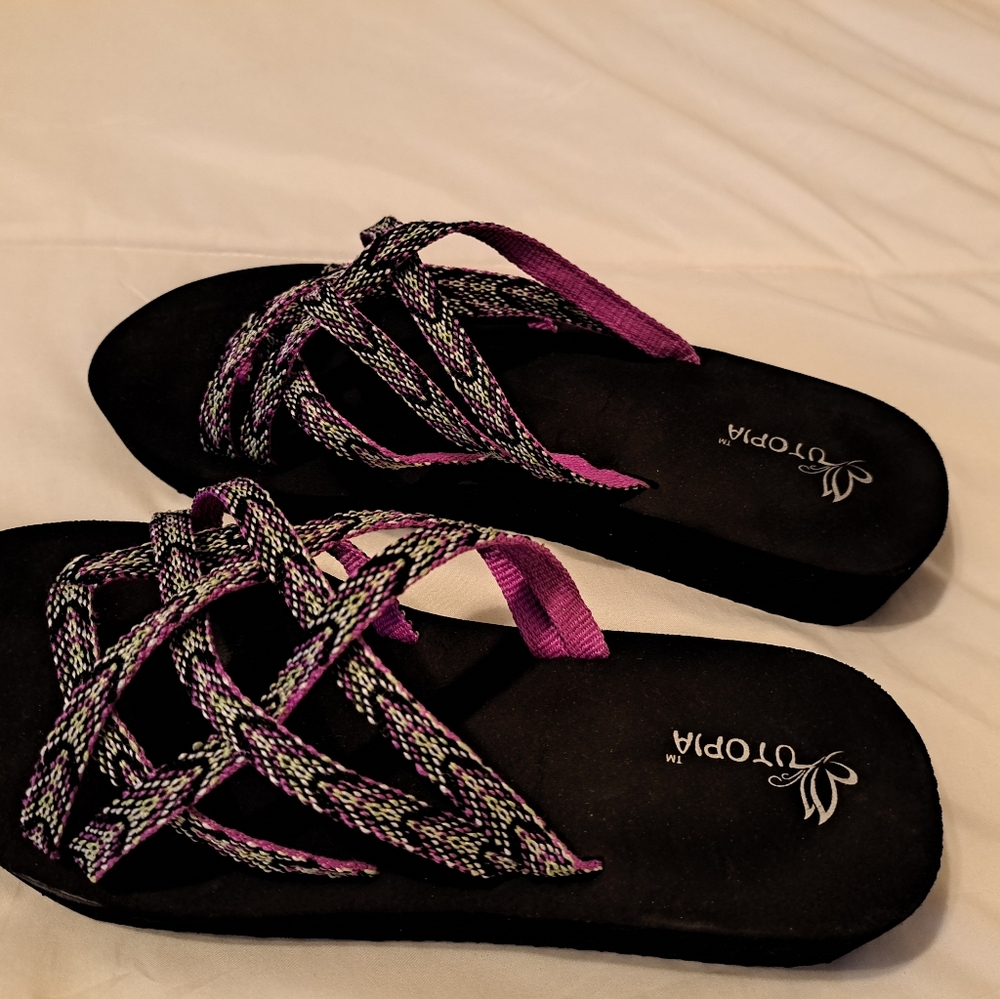 Utopia strappy sandal